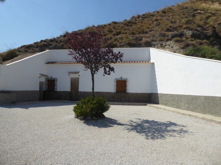 Image No.24-3 Bed Property for sale