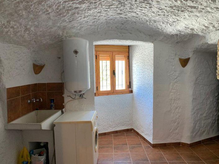 Image No.8-3 Bed Property for sale