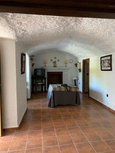 Image No.9-3 Bed Property for sale