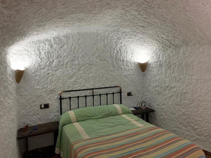 Image No.10-3 Bed Property for sale