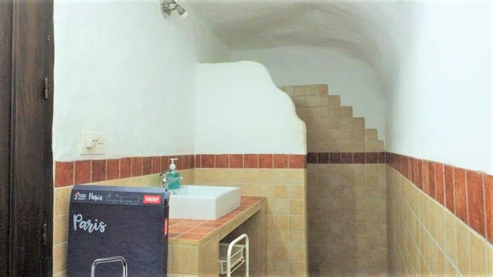 Image No.20-5 Bed House for sale