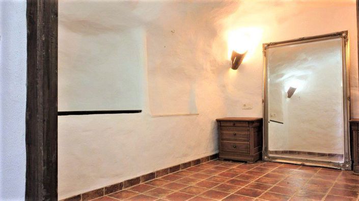 Image No.22-5 Bed House for sale