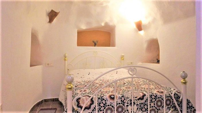 Image No.34-5 Bed House for sale