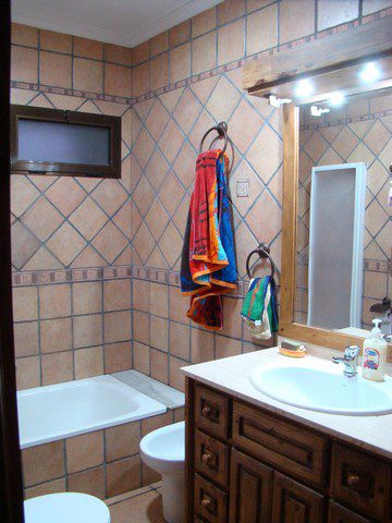 Image No.26-6 Bed Property for sale