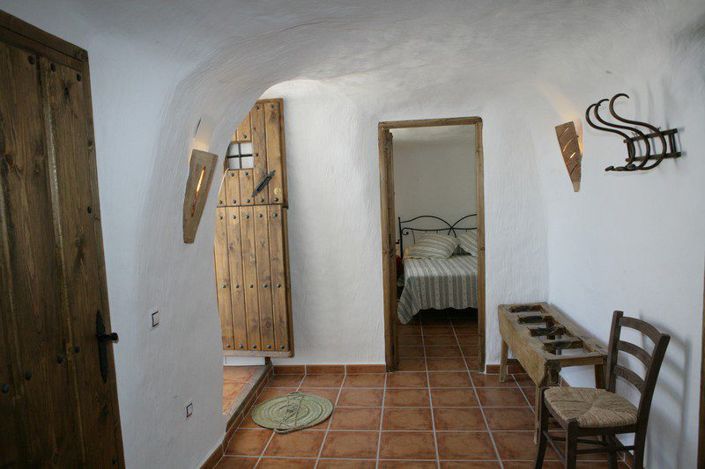 Image No.10-2 Bed House for sale