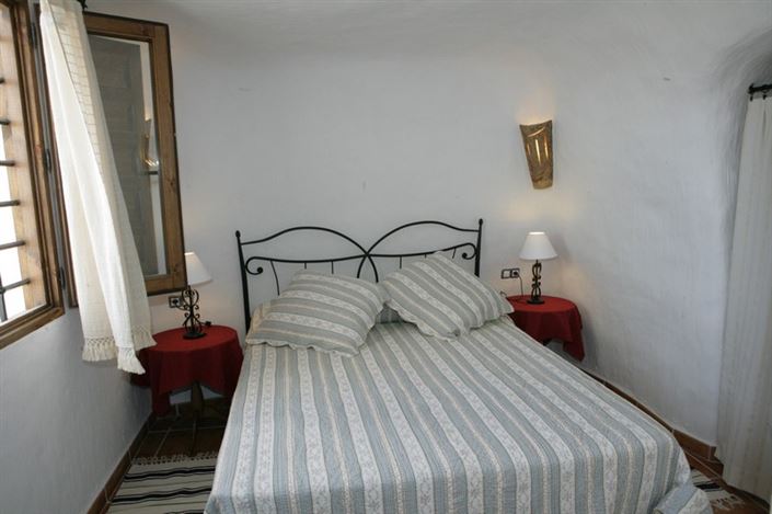 Image No.16-2 Bed House for sale