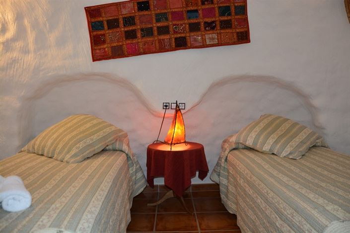 Image No.18-2 Bed House for sale