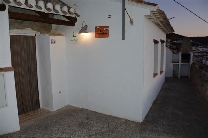 Image No.8-2 Bed House for sale