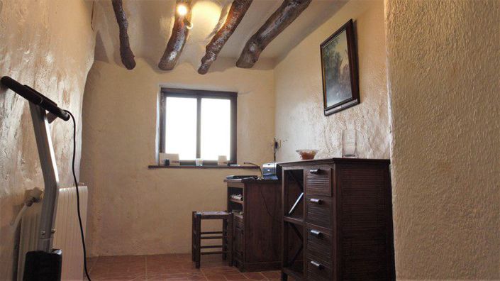 Image No.16-3 Bed Property for sale