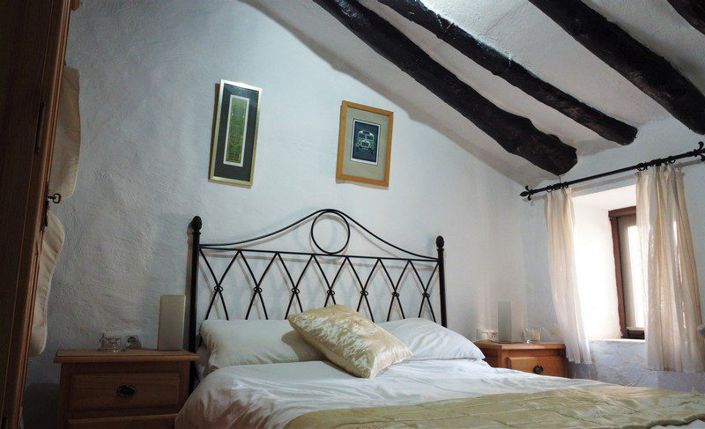 Image No.19-3 Bed Property for sale