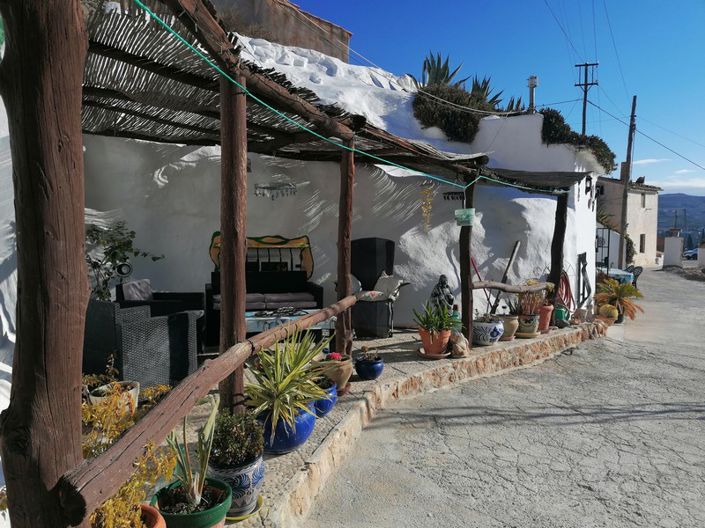 Image No.19-3 Bed House for sale