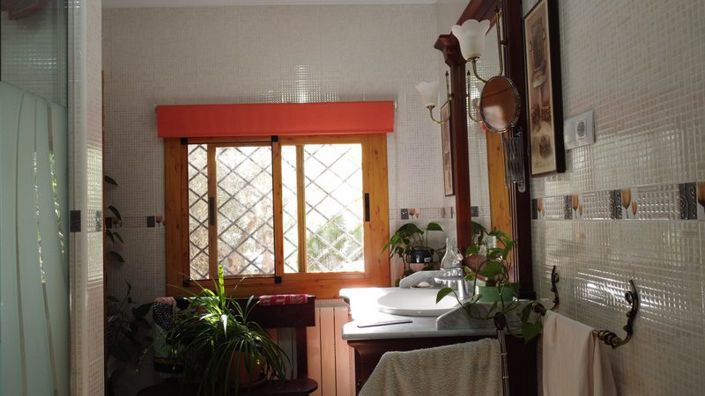 Image No.16-4 Bed House for sale