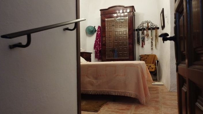 Image No.18-4 Bed House for sale