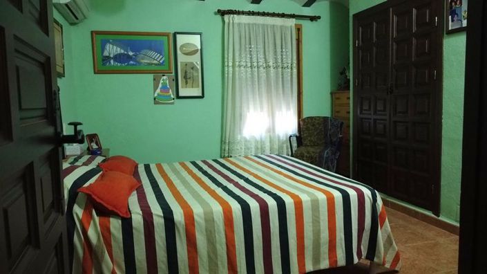 Image No.28-4 Bed House for sale