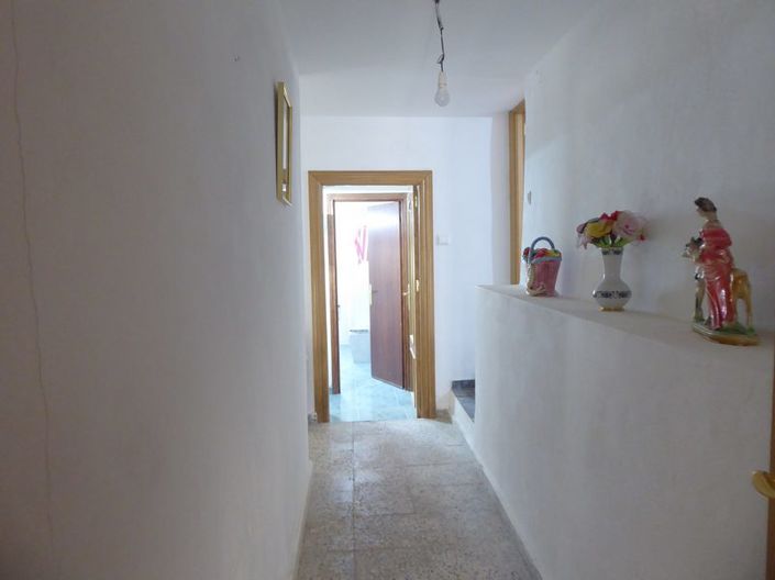 Image No.31-6 Bed Property for sale