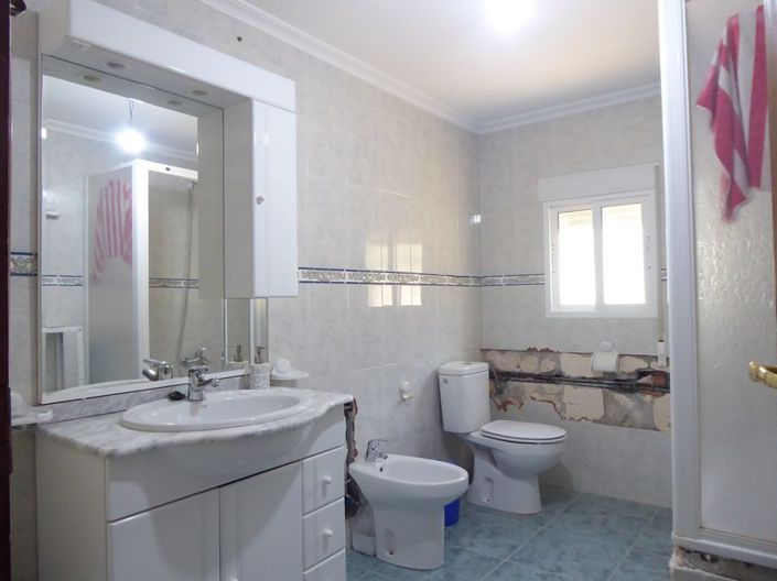 Image No.41-6 Bed Property for sale