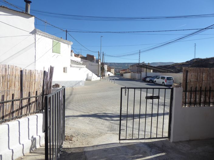 Image No.8-3 Bed House for sale