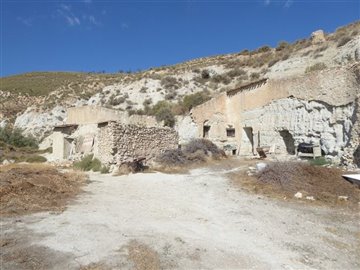 1 - Baza, House