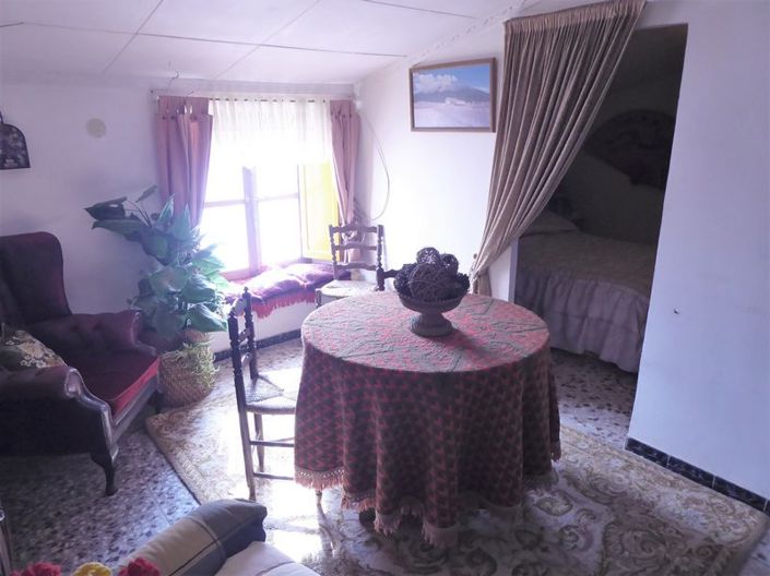 Image No.12-3 Bed Property for sale