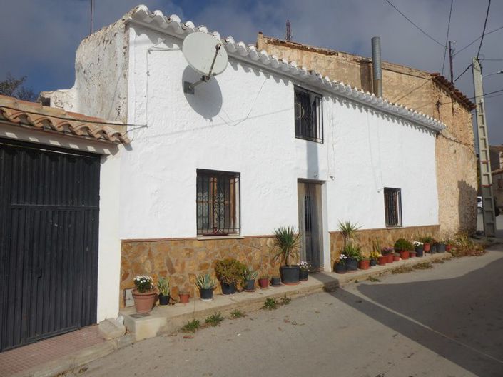 Image No.19-3 Bed Property for sale