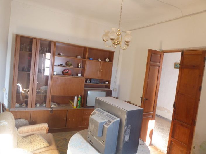 Image No.14-9 Bed Property for sale