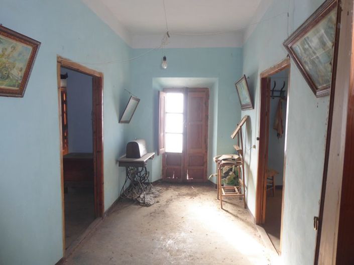 Image No.26-9 Bed Property for sale