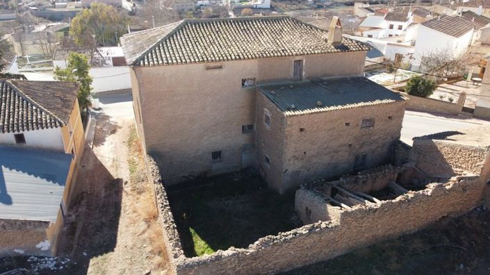 Image No.4-9 Bed Property for sale