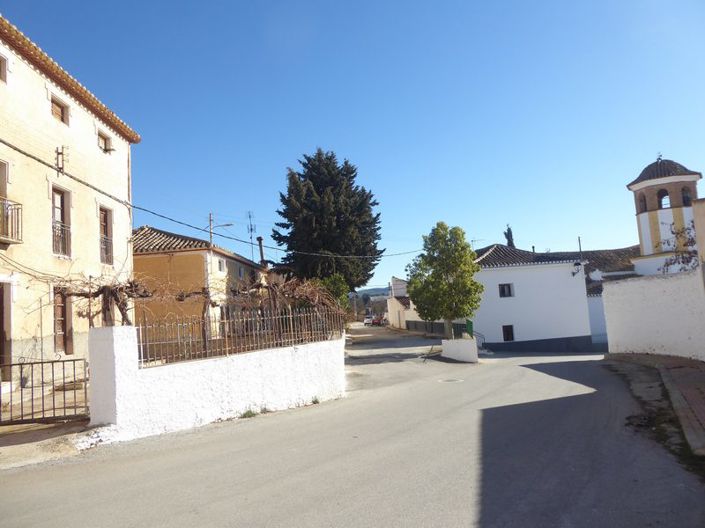 Image No.6-9 Bed Property for sale