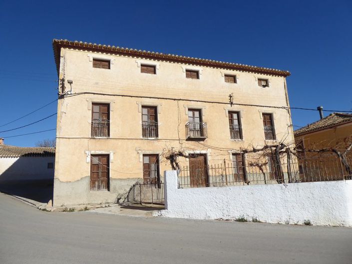 Image No.7-9 Bed Property for sale