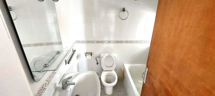 Image No.37-4 Bed Property for sale