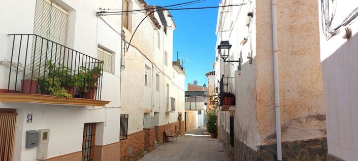 Image No.42-4 Bed Property for sale