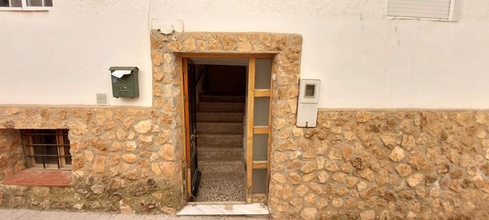 Image No.6-4 Bed Property for sale