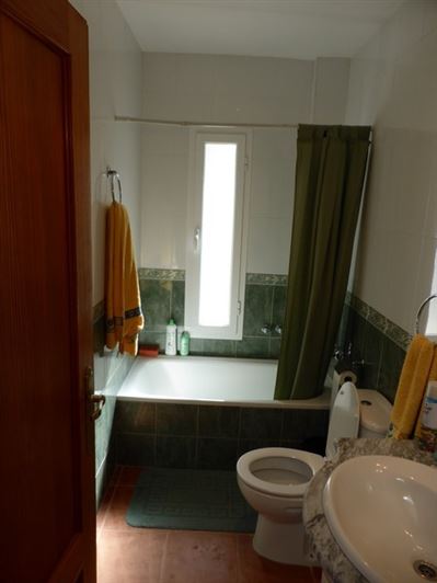 Image No.11-1 Bed Property for sale