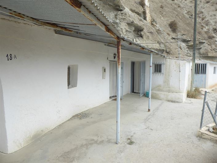 Image No.7-7 Bed House for sale