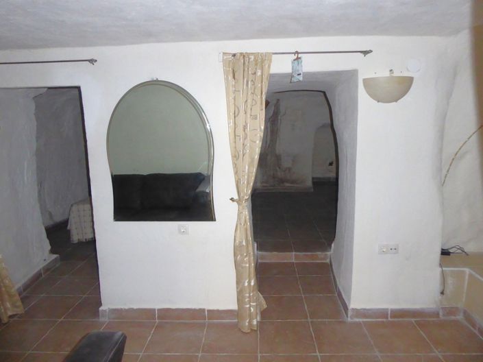 Image No.17-3 Bed House for sale