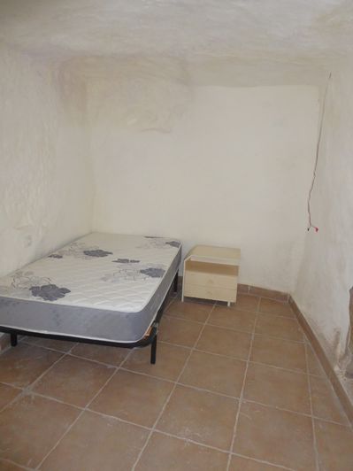 Image No.19-3 Bed House for sale