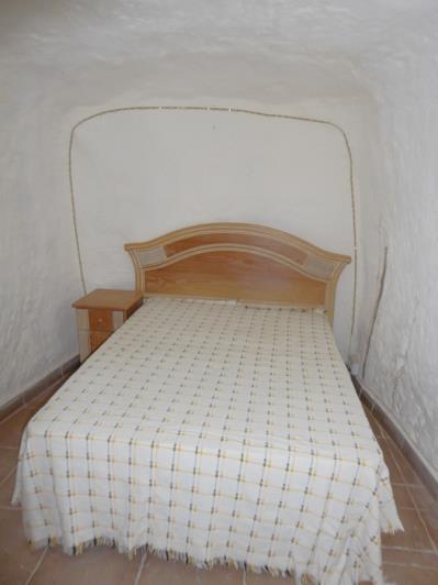 Image No.18-3 Bed House for sale