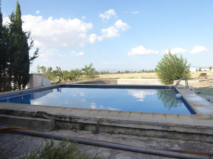 Image No.24-7 Bed Property for sale