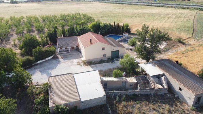 Image No.8-7 Bed Property for sale