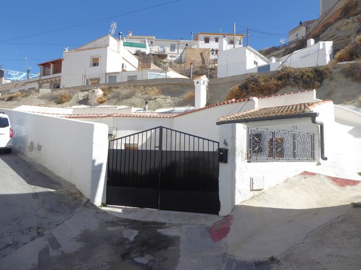 Image No.3-4 Bed House for sale