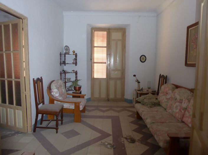 Image No.19-10 Bed Property for sale