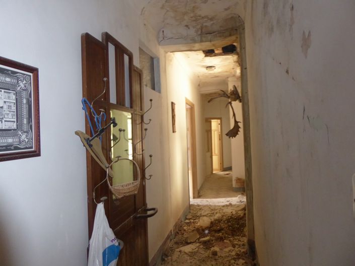 Image No.10-10 Bed Property for sale