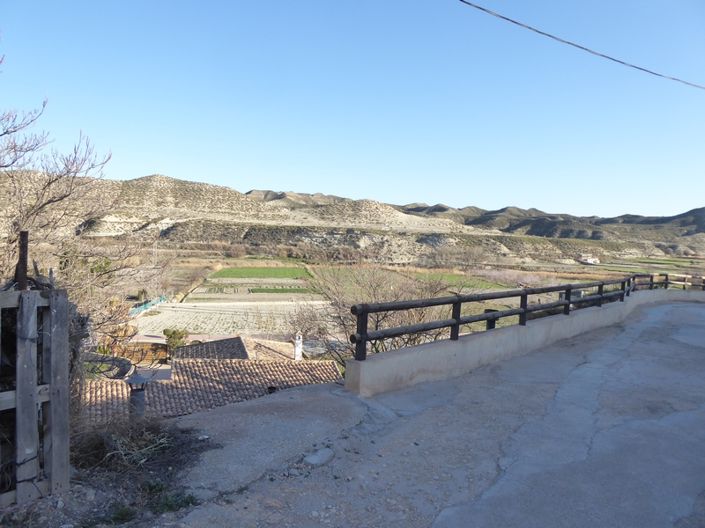 Image No.5-6 Bed House for sale