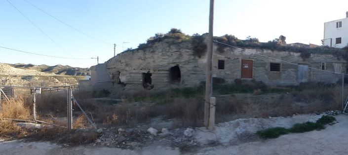 Image No.6-6 Bed House for sale