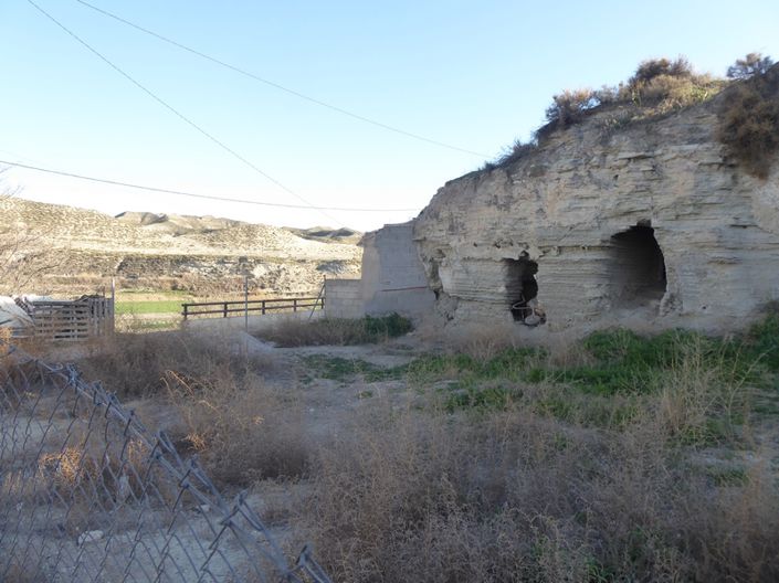 Image No.8-6 Bed House for sale