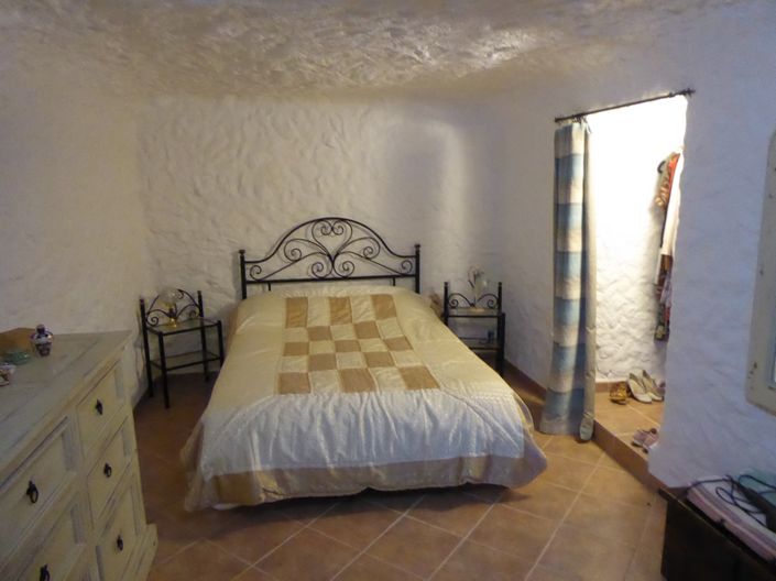 Image No.14-3 Bed House for sale