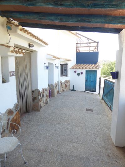 Image No.8-3 Bed House for sale