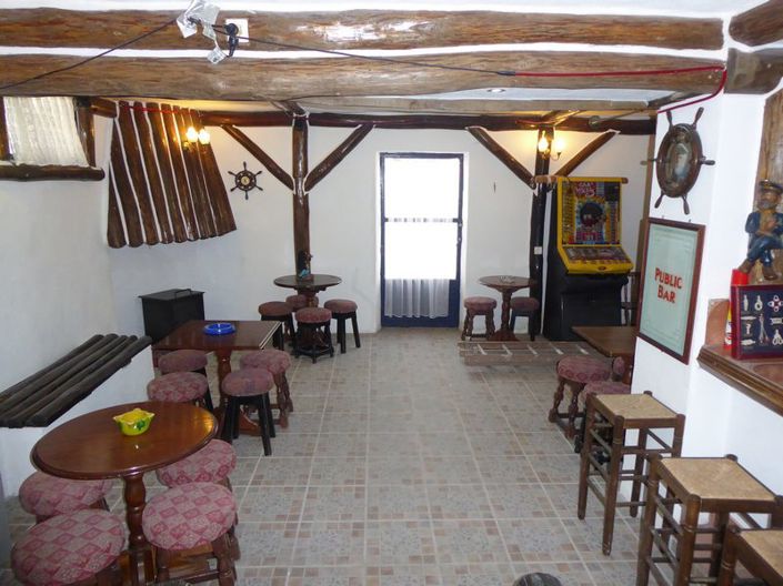 Image No.15-7 Bed Property for sale