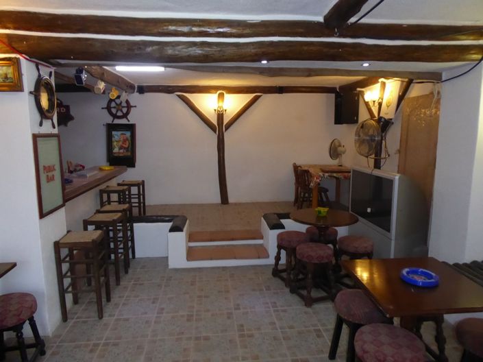 Image No.16-7 Bed Property for sale