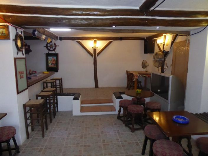 Image No.16-7 Bed Property for sale